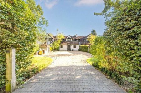 Guildford Road, Normandy, Surrey, GU3 - Photo 3