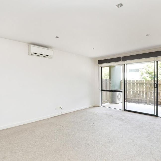 Stylish 2-Bedroom Apartment in Prime Location - Photo 1