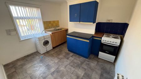 Newport, Lincoln - Photo 4