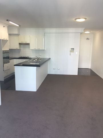 Great two (2) Bedroom Unit - High Park Tower - Photo 4