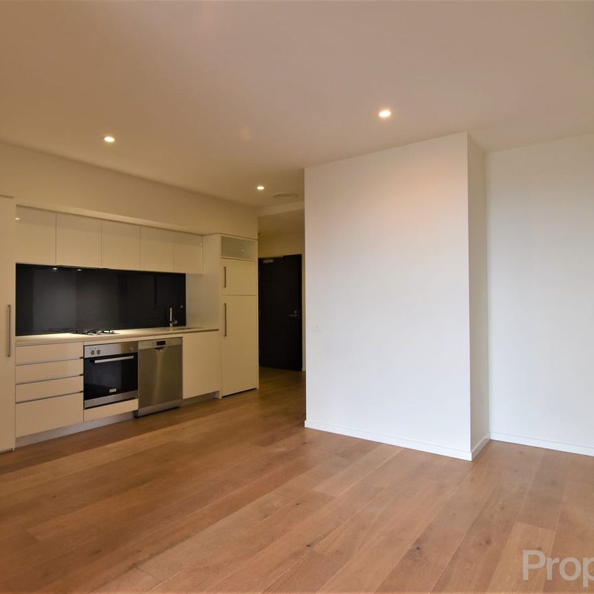One Bedroom Apartment with Carpark in a Perfect Location - Photo 1
