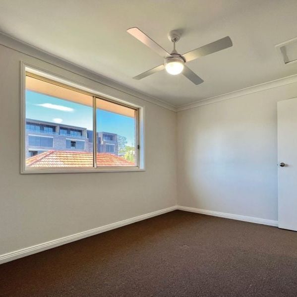 Two Bedroom Townhouse in a Prime Location - Photo 1