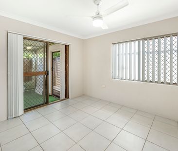 2/1 Rosalind Avenue, Paradise Point QLD 4216 - Photo 1