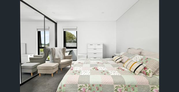 Sun-Filled Terrace-Style Home in the Heart of Beverly Hills - Photo 1