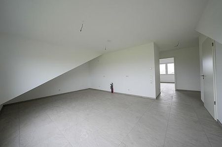 Hochwertige Dachgeschosswohnung in idealer Lage! - Foto 3