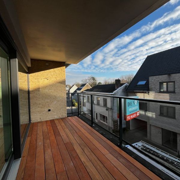 Nieuwbouwappartement met 2 slaapkamers, bureauruimte, terras en autostaanplaats - Photo 1