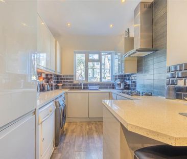 4 bedroom terraced house to rent - Photo 5