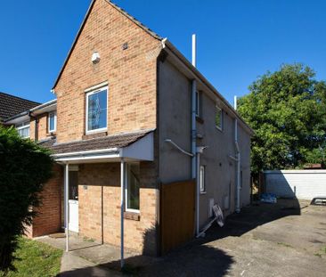 5 bedroom semi-detached house to rent - Photo 2