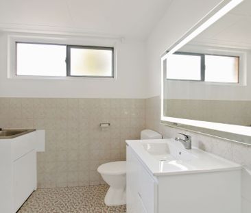 Low-Maintenance Impressive Unit in a Prime City-Fringe Spot! - Photo 4