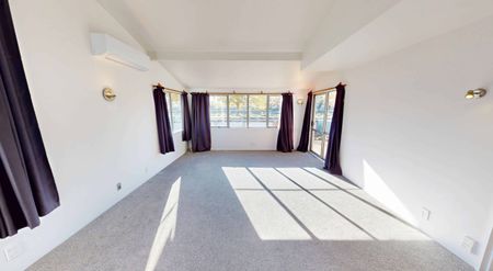 City Centre - 3 Bedrooms - Photo 3