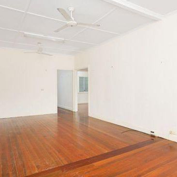 Ideal Location - Prime Position - High Set Queenslander - Photo 1