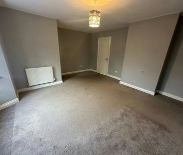 Semi-detached house to rent on - Photo 4