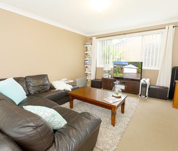 Neat and Tidy 3 Bedroom Townhouse - Photo 5