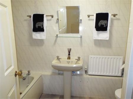 2 bedroom apartment to rent - Photo 3