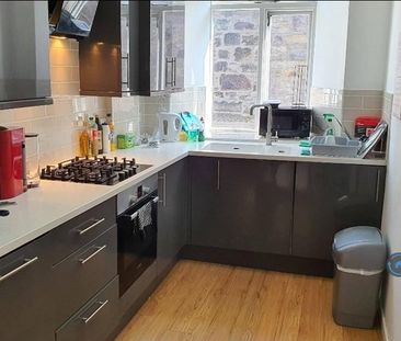 1 bedroom in a flat share to rent - Photo 5