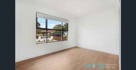 Modern Family Home - Photo 5