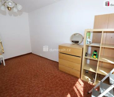 Krásný útulný vybavený byt 1+1 ve zvýšeném přízemí panelového domu ... - Photo 1
