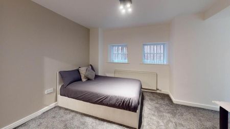 4 bedroom flat to rent - Photo 3