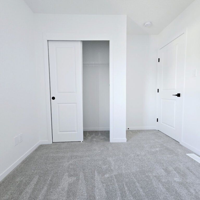 Edmonton Unfurnished duplex Rental in Alberta Avenue - Spacious 3-Bed Main Floor – Walkable, Bright, and Family-Friendly! - Photo 1