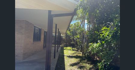 Two bedroom duplex, minutes from Lennox Beach - Photo 4