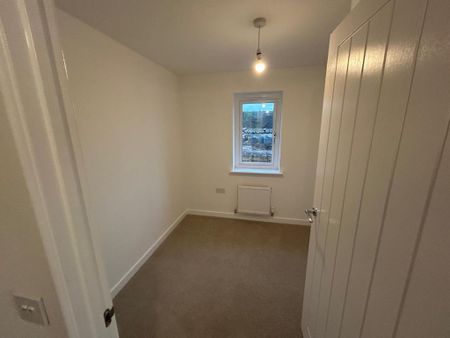 3 bedroom semi-detached house to rent - Photo 3