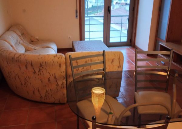 Apartamento T0+1 junto ao Centro Comercial Glicínias