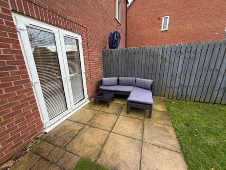 3 bedroom semi-detached house to rent - Photo 2