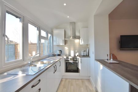 1 bedroom in a house share to rent - Photo 5