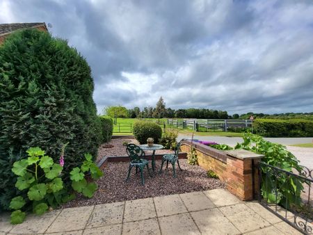 1 bedroom barn conversion to let - Photo 2