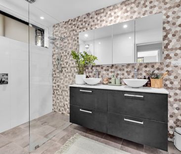 32b Day Road, Cheltenham NSW 2119 - House For Rent | Domain - Photo 3