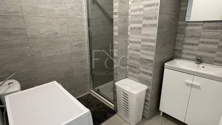 T2 meublé avec balcon et garage - Bd de l'Europe à Pierre Bénite - Photo 4