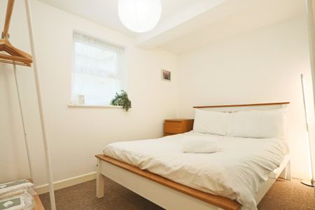 2 Bedroom Home – Medium Let - Photo 3