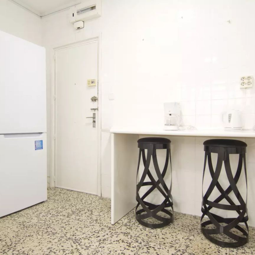 Room in a shared 10-bedroom apartment for rent in Argüelles, professionals and students only - Foto 1