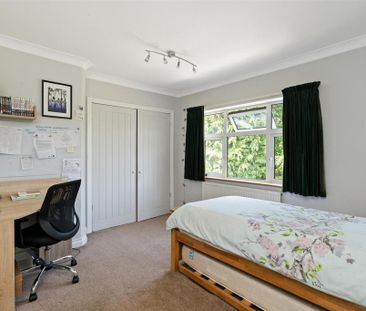 6 bedroom detached house to rent - Photo 2