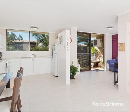 Convenient & Comfortable Living in the Heart of Indooroopilly - Photo 2