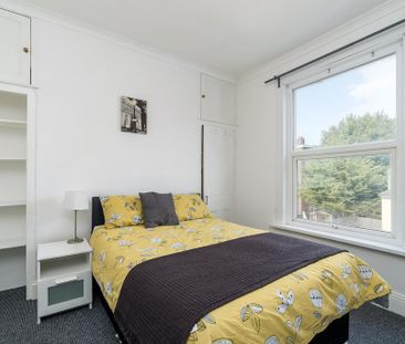 1 bedroom in a house share to rent - Photo 2