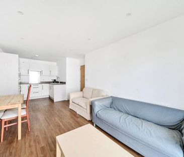 2 bedroom flat to rent - Photo 2