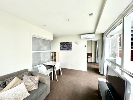 Sunny Two Bedroom Fully Furnished in CBD, HOT and COLD Water Included - Photo 3