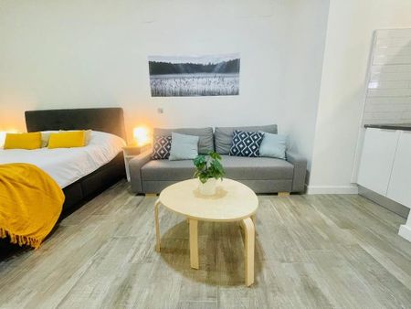 Calle Perdiguera, Málaga, Andalusia 29003 - Photo 3