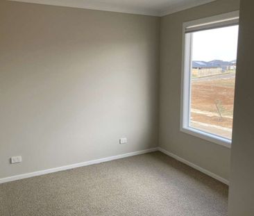 13B Townley Boulevard, Werribee VIC 3030 - Photo 2