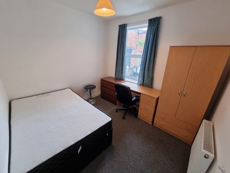 7 Bed Student Accommodation - Photo 4