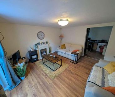 Balderton Gate, NG24 - Photo 3