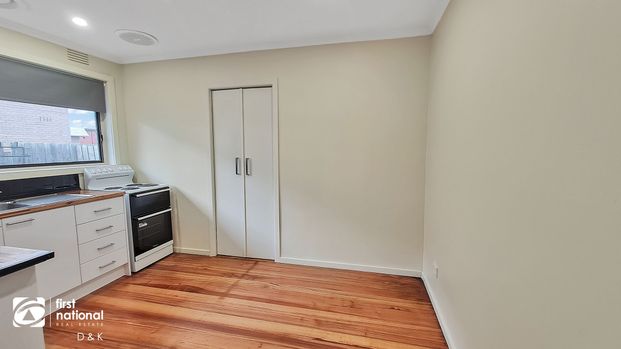 Spacious 2-Bedroom Unit in Prime St Albans Location - Photo 1
