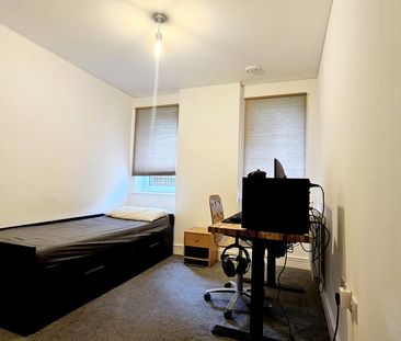 3 bedroom flat to rent - Photo 5