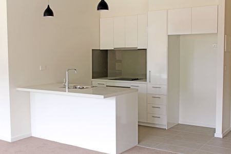 Modern Apartment Living in Prime Highett Location - Photo 2