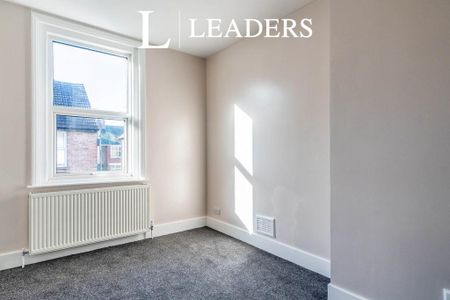 3 bedroom flat to rent - Photo 2