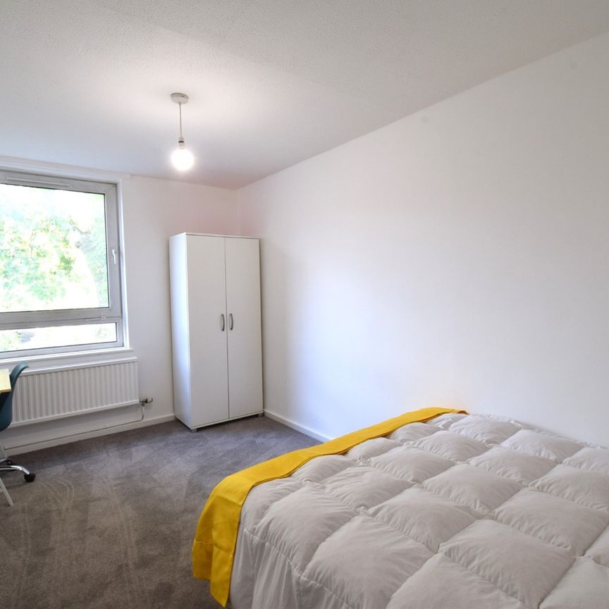 Room in a Shared House, Benham Close, SW11 - Photo 1