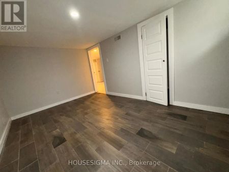 1227 TRAFALGAR STREET S - Photo 4