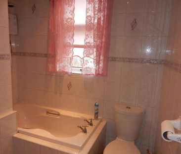 2 bedroom ground floor flat to rent - Photo 3