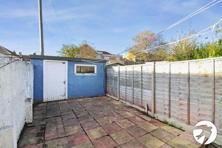 2 bedroom end of terrace house to rent - Photo 4